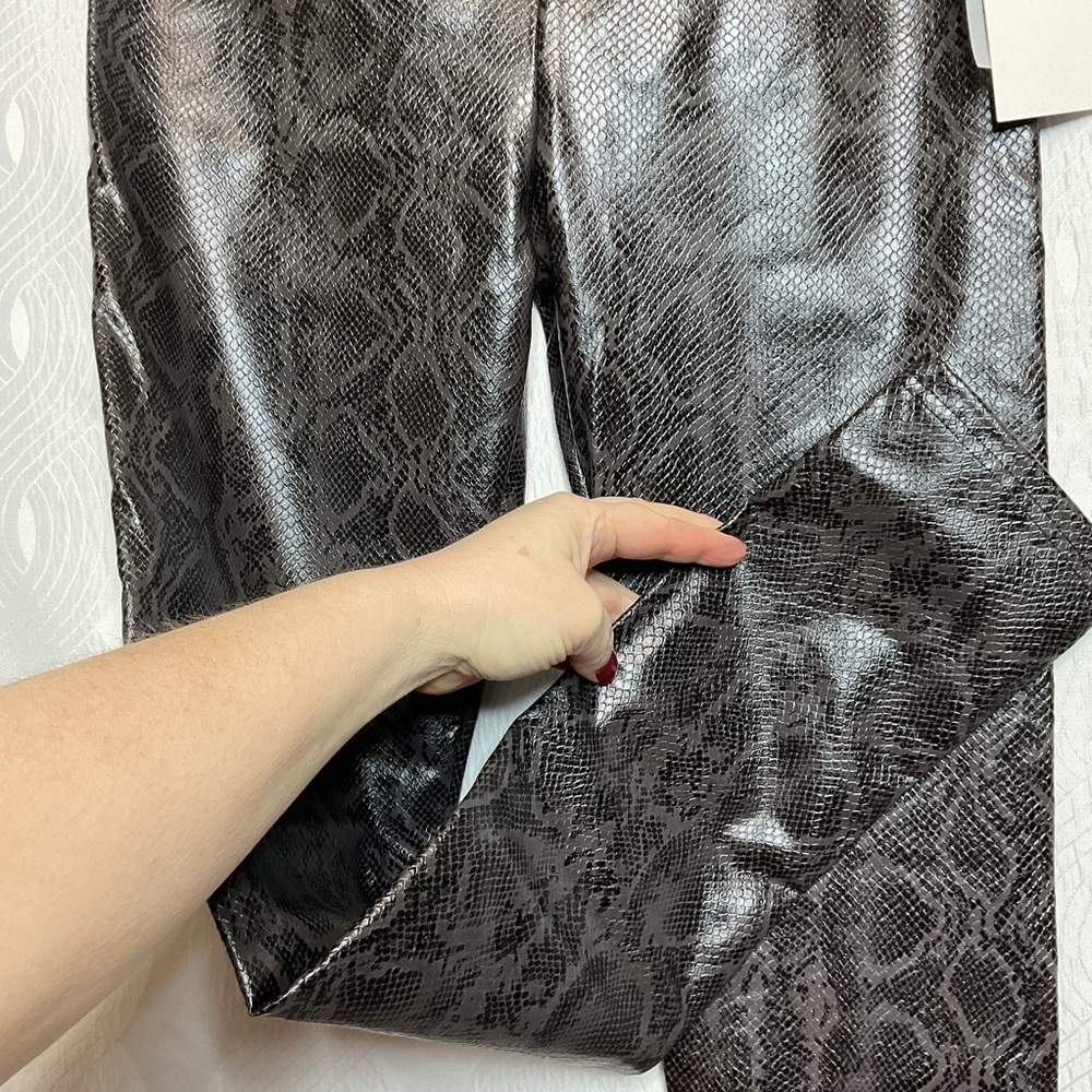 7 For all Mankind Snake Print Faux Leather Leggings. NWT med - Picture 5 of 14